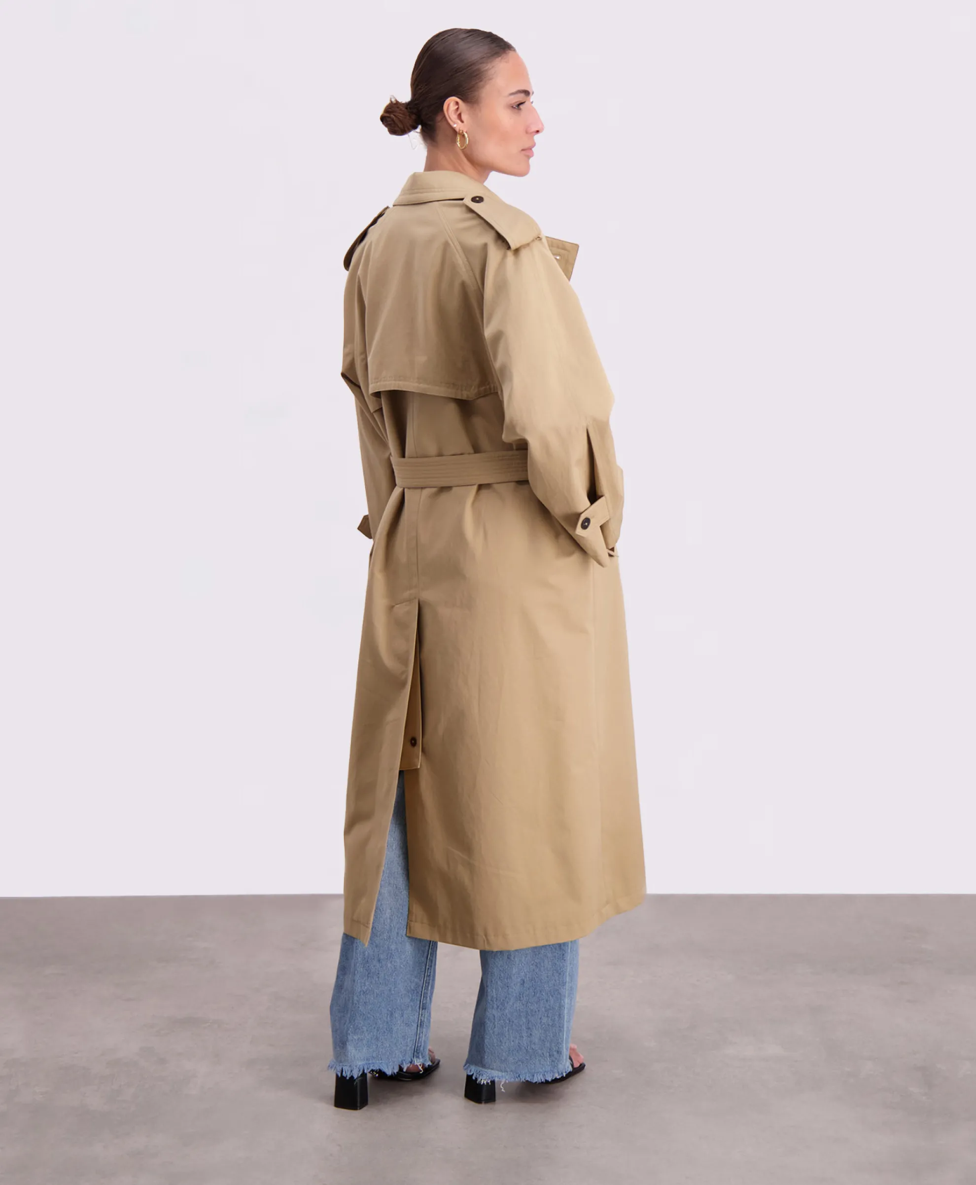 Closed Trenchcoat Trench Coat Bruin