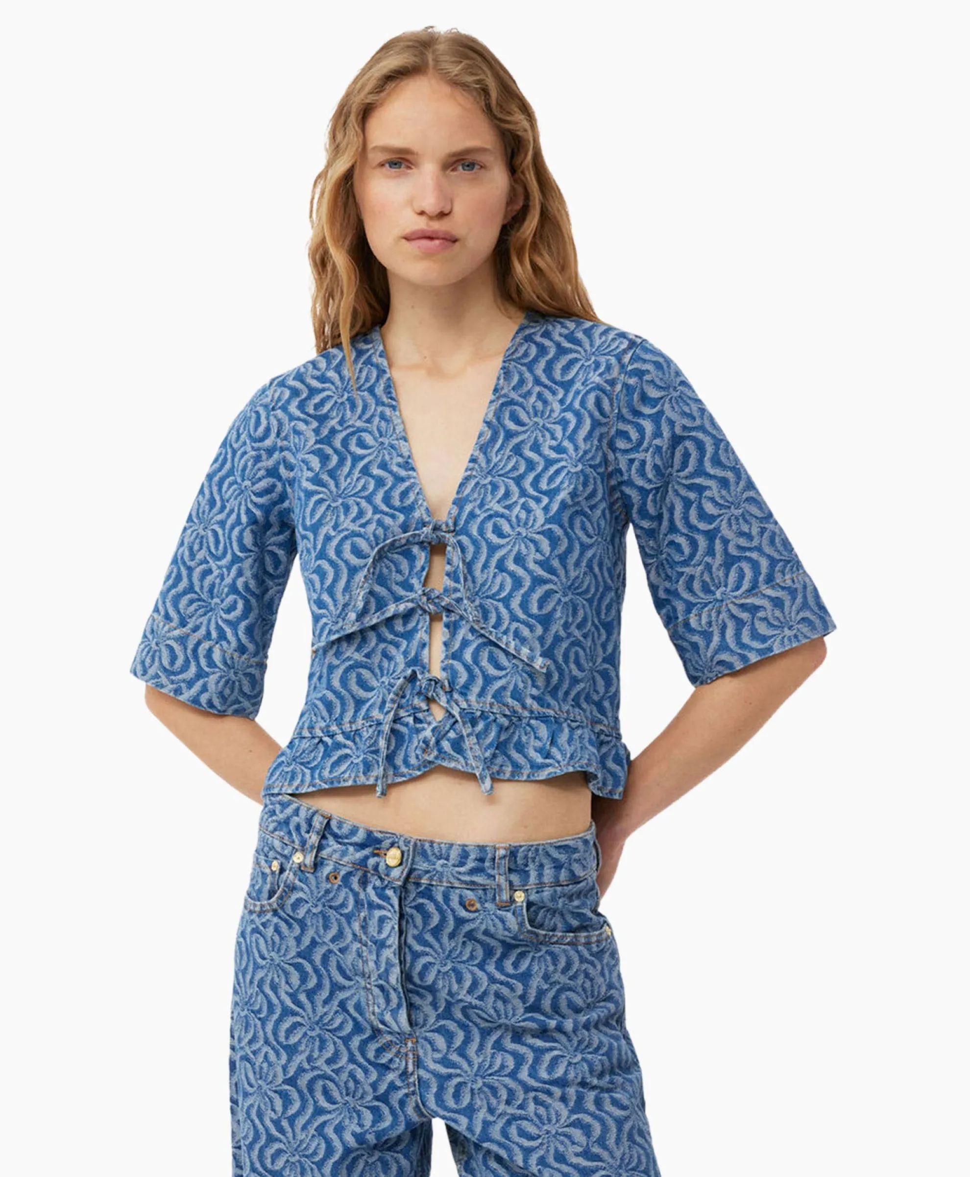 Ganni Blouse Jacquard Denim Flounce Tie Midden Blauw